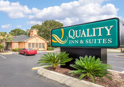 Pet Friendly Quality Inn & Suites in Lexington, South Carolina
