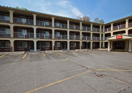 Pet Friendly SureStay By Best Western Summersville in Summersville, West Virginia