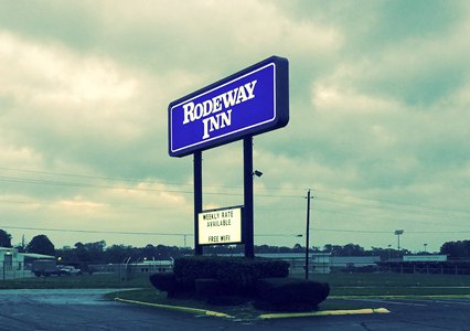 Pet Friendly Rodeway Inn in Mansfield, Louisiana
