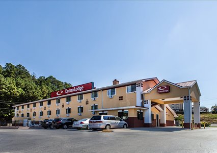 Pet Friendly Econo Lodge Cartersville-Emerson Lake Point in Cartersville, Georgia