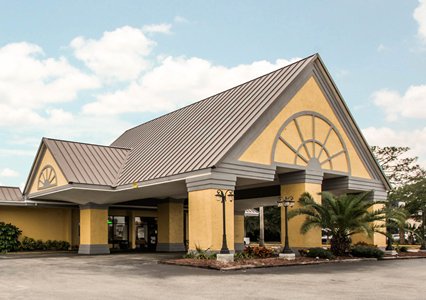 Pet Friendly Econo Lodge in Ormond Beach, Florida