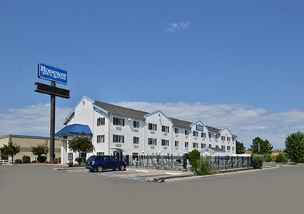 Pet Friendly Rodeway Inn & Suites in Nampa, Idaho