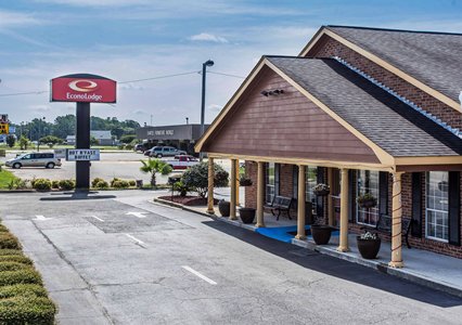 Pet Friendly Econo Lodge in Santee, South Carolina