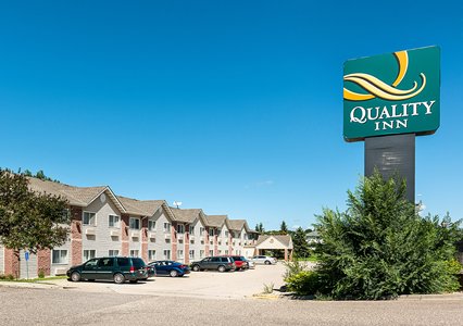 Pet Friendly Quality Inn Northtown in Coon Rapids, Minnesota