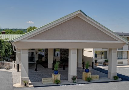 Pet Friendly Comfort Inn Lancaster County North in Denver, Pennsylvania