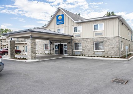 Pet Friendly Comfort Inn & Suites Thousand Islands Harbour District in Gananoque, Ontario