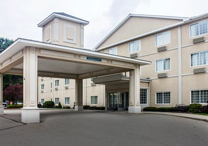 Pet Friendly Comfort Inn & Suites in Dayville, Connecticut