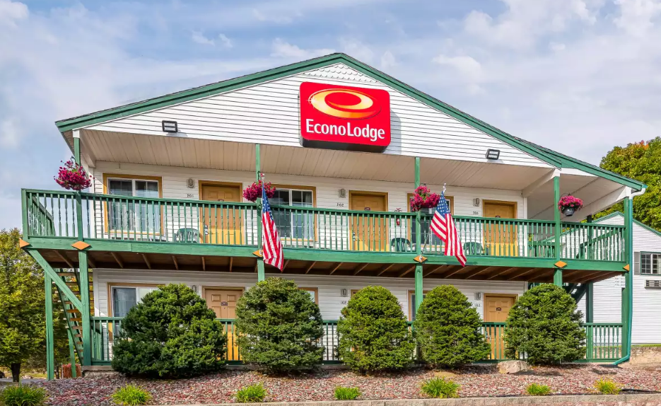 Pet Friendly Rodeway Inn Lake George Outlets in Lake George, New York