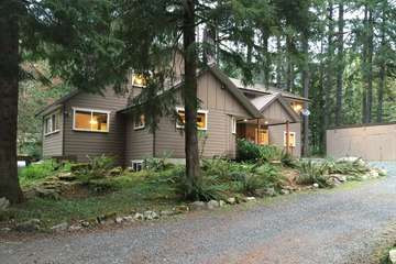 Pet Friendly Mt. Baker Lodging in Mount Baker, Washington