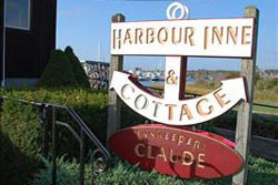 Pet Friendly Harbour Inne & Cottage in Mystic, Connecticut
