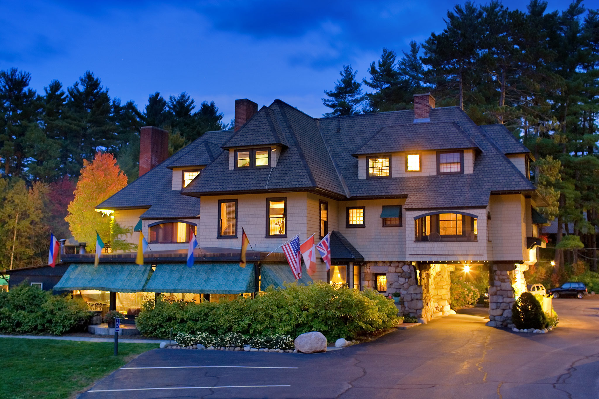 Pet Friendly Stonehurst Manor in North Conway, New Hampshire