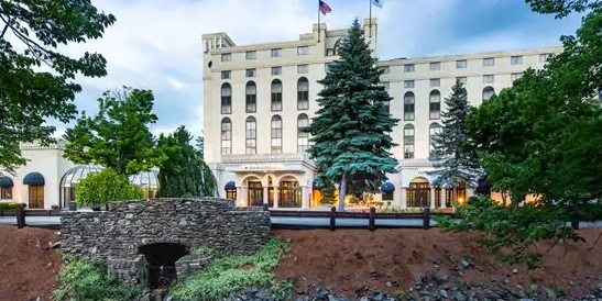 Pet Friendly Double Tree Nashua in Nashua, New Hampshire
