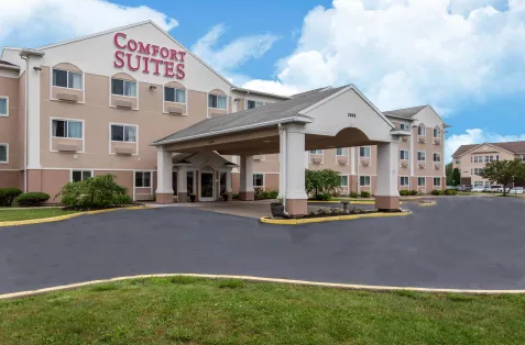 Pet Friendly Comfort Suites in Rochester, New York