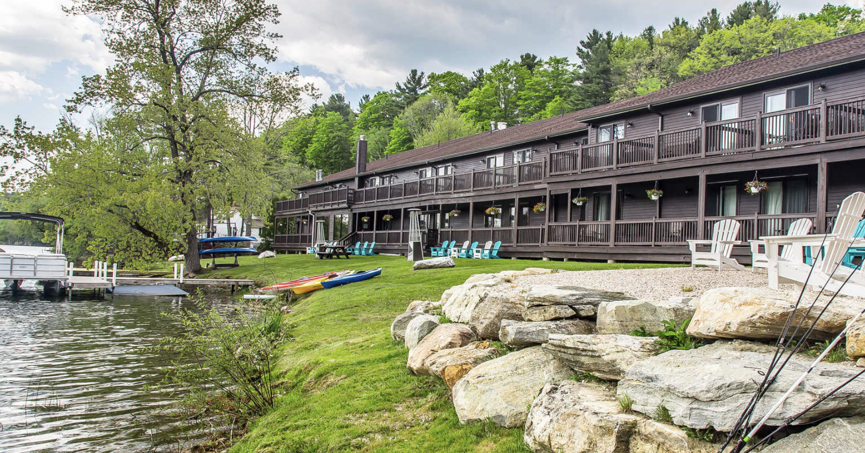 Pet Friendly Black Swan Inn on the Lake in Lee, Massachusetts