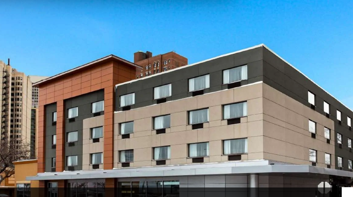 Pet Friendly Best Western Plus Hyde Park Chicago Hotel in Chicago, Illinois