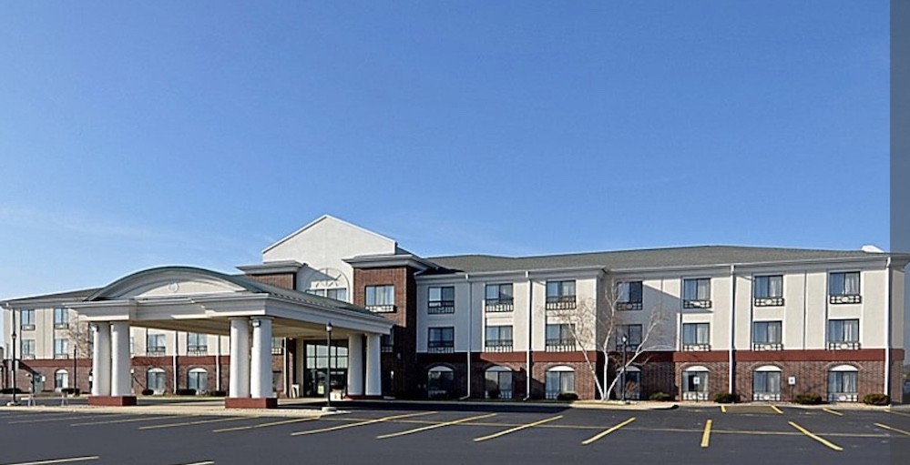 Pet Friendly Holiday Inn Express & Suites Fort Atkinson in Fort Atkinson, Wisconsin