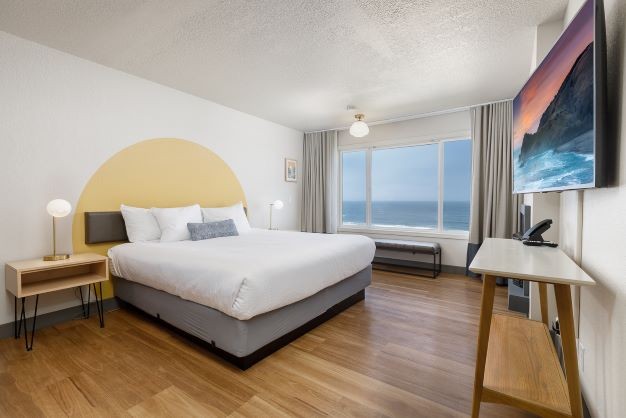 Pet Friendly Surfland Hotel by the Sea in Lincoln City, Oregon