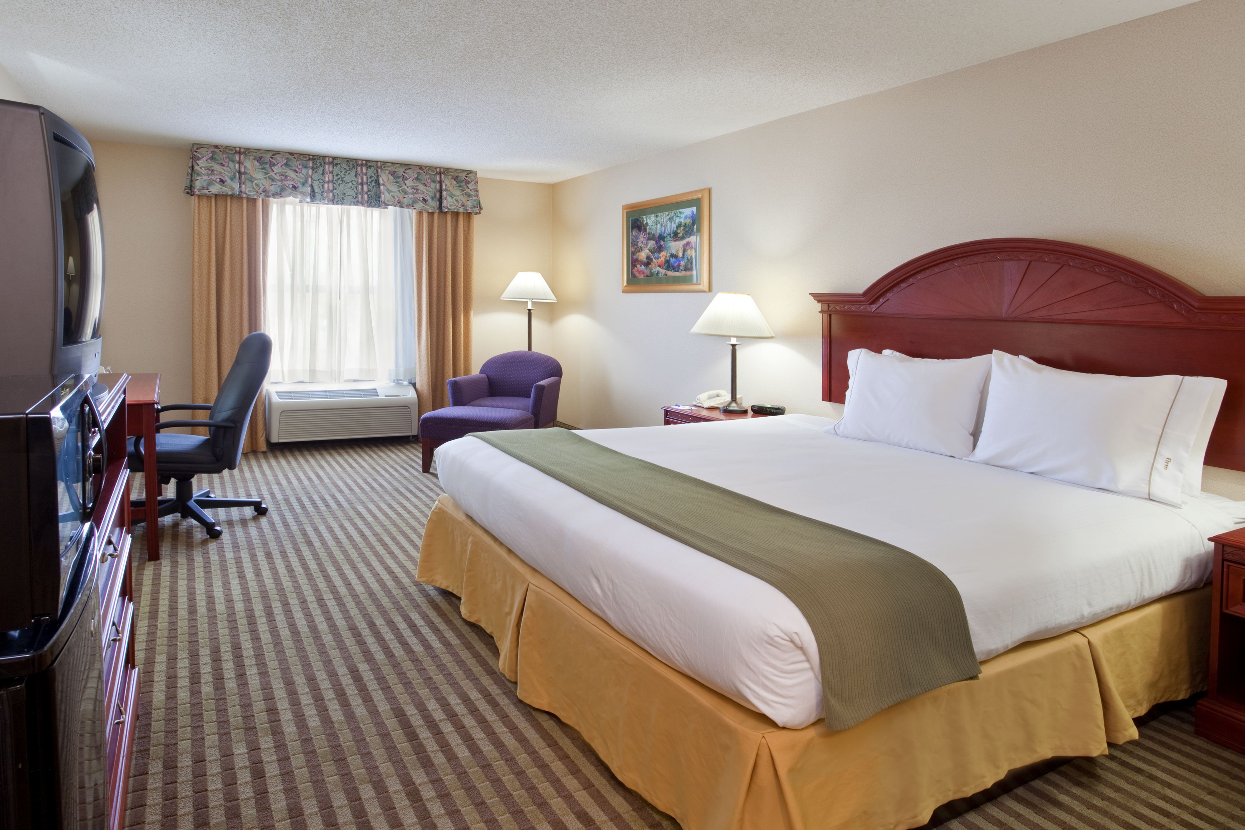 Pet Friendly Holiday Inn Express & Suites Circleville in Circleville, Ohio