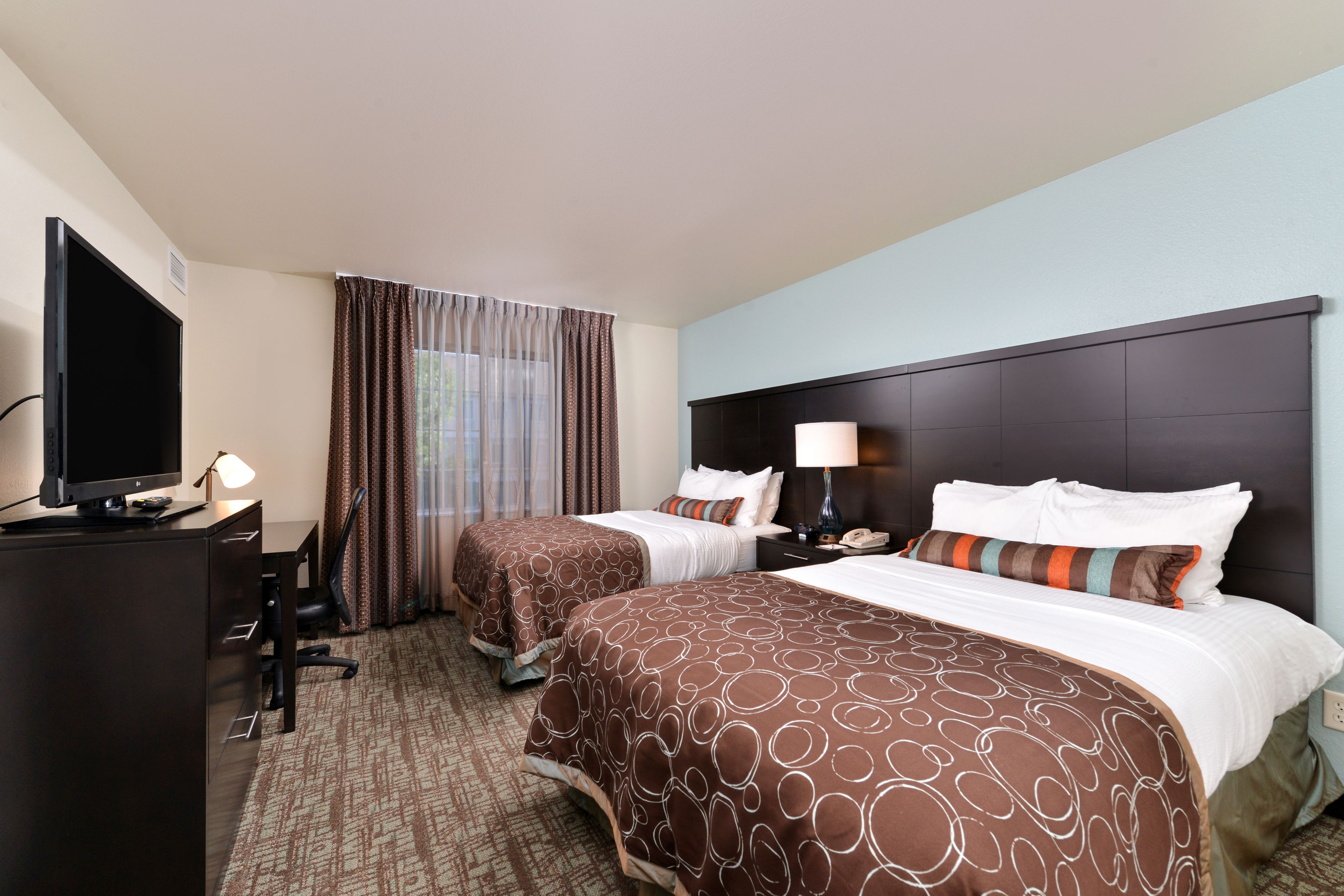 Pet Friendly Staybridge Suites Sioux Falls at Empire Mall in Sioux Falls, South Dakota