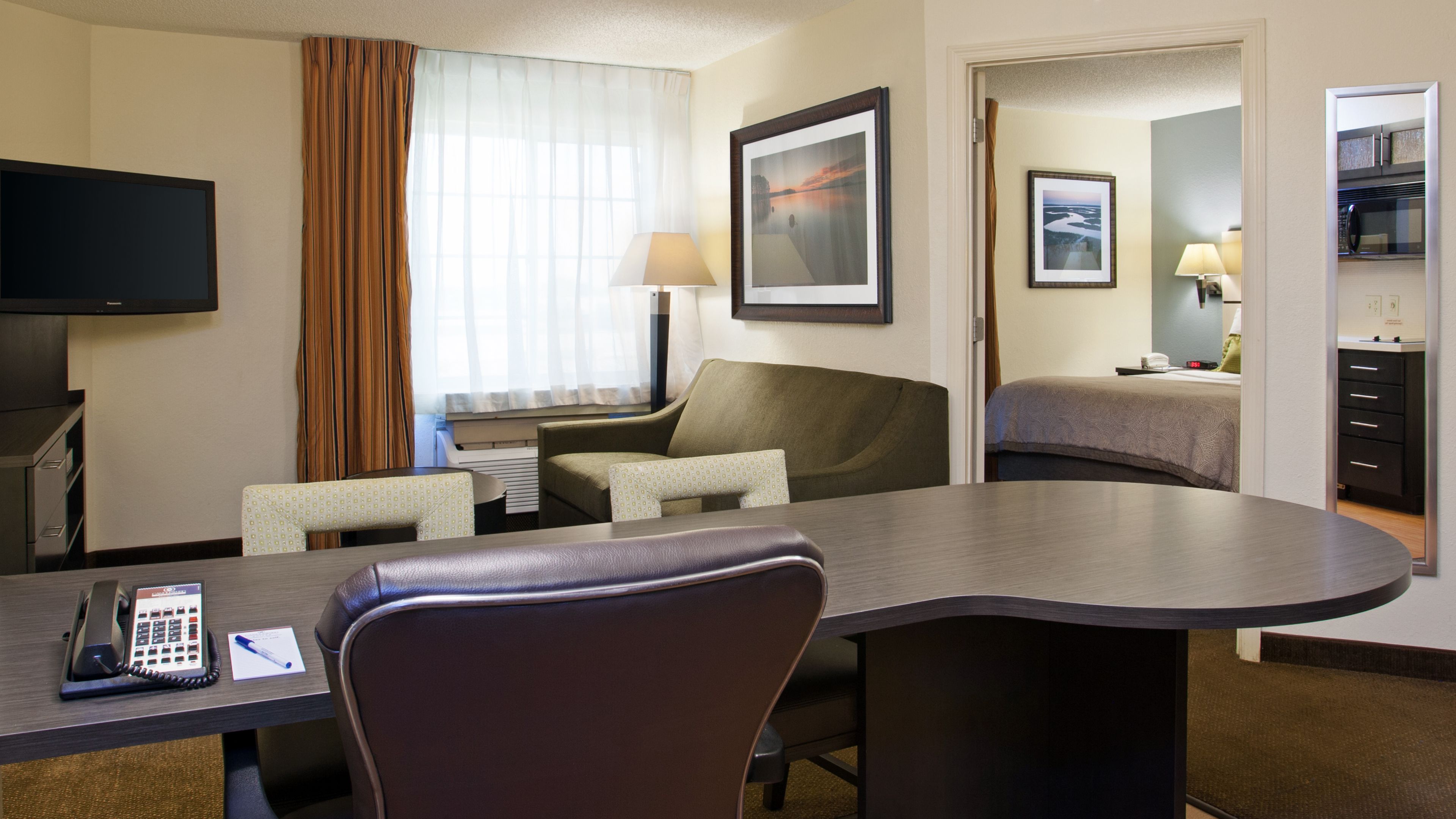 Pet Friendly Candlewood Suites Jacksonville in Jacksonville, Florida