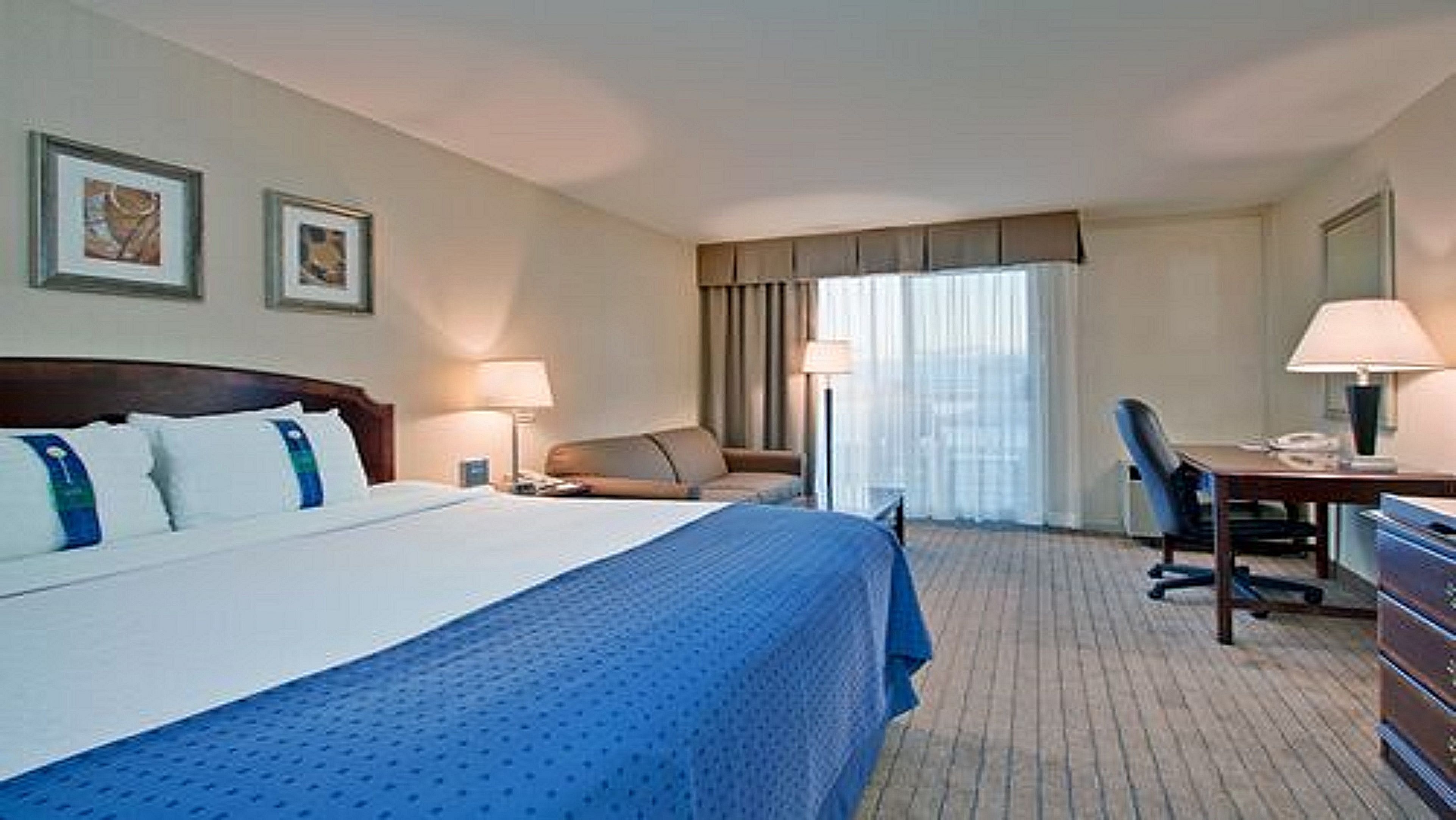 Pet Friendly Holiday Inn Kingston-Waterfront in Kingston, Ontario