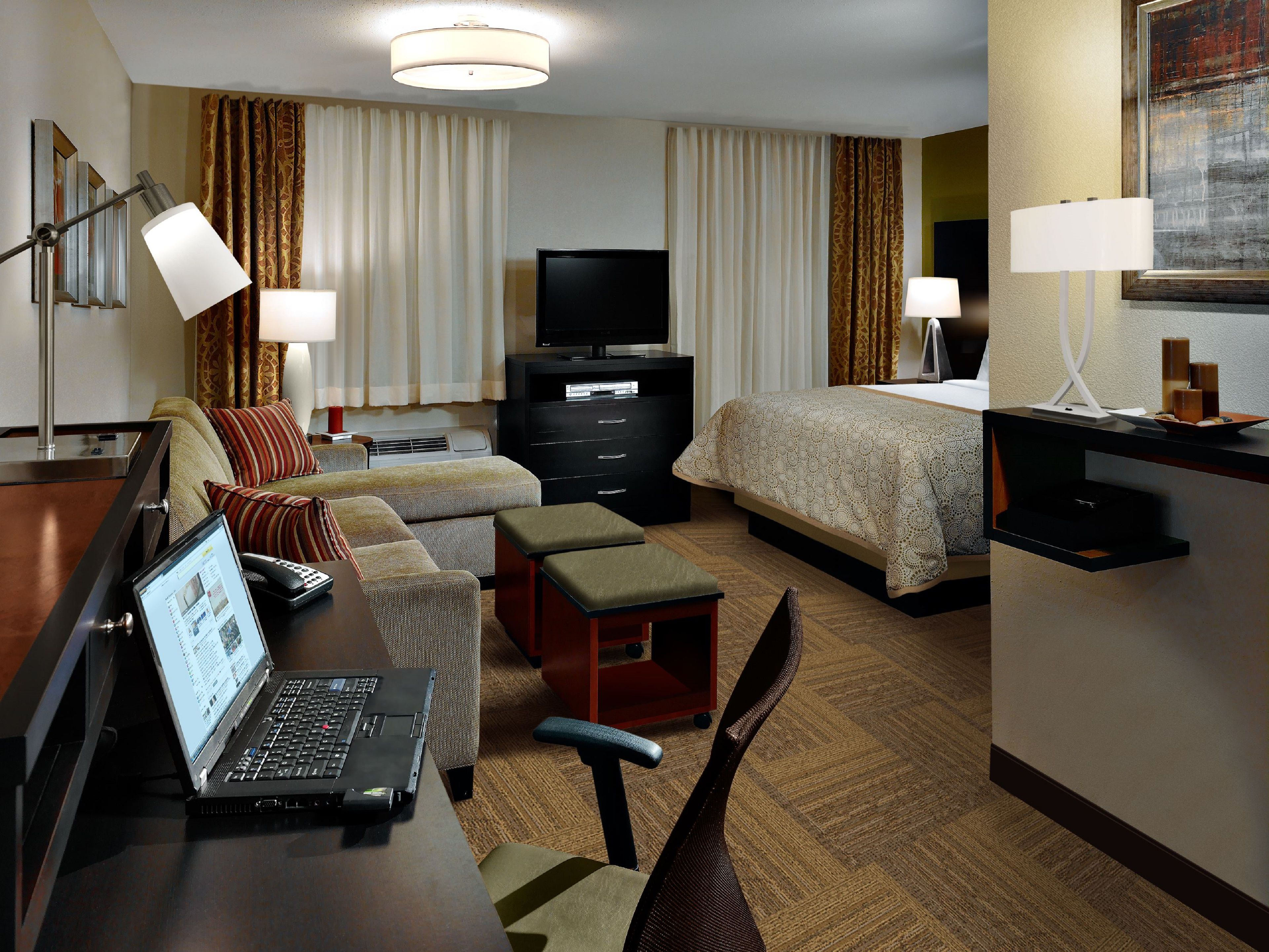 Pet Friendly Staybridge Suites Eau Claire - Altoona in Altoona, Wisconsin