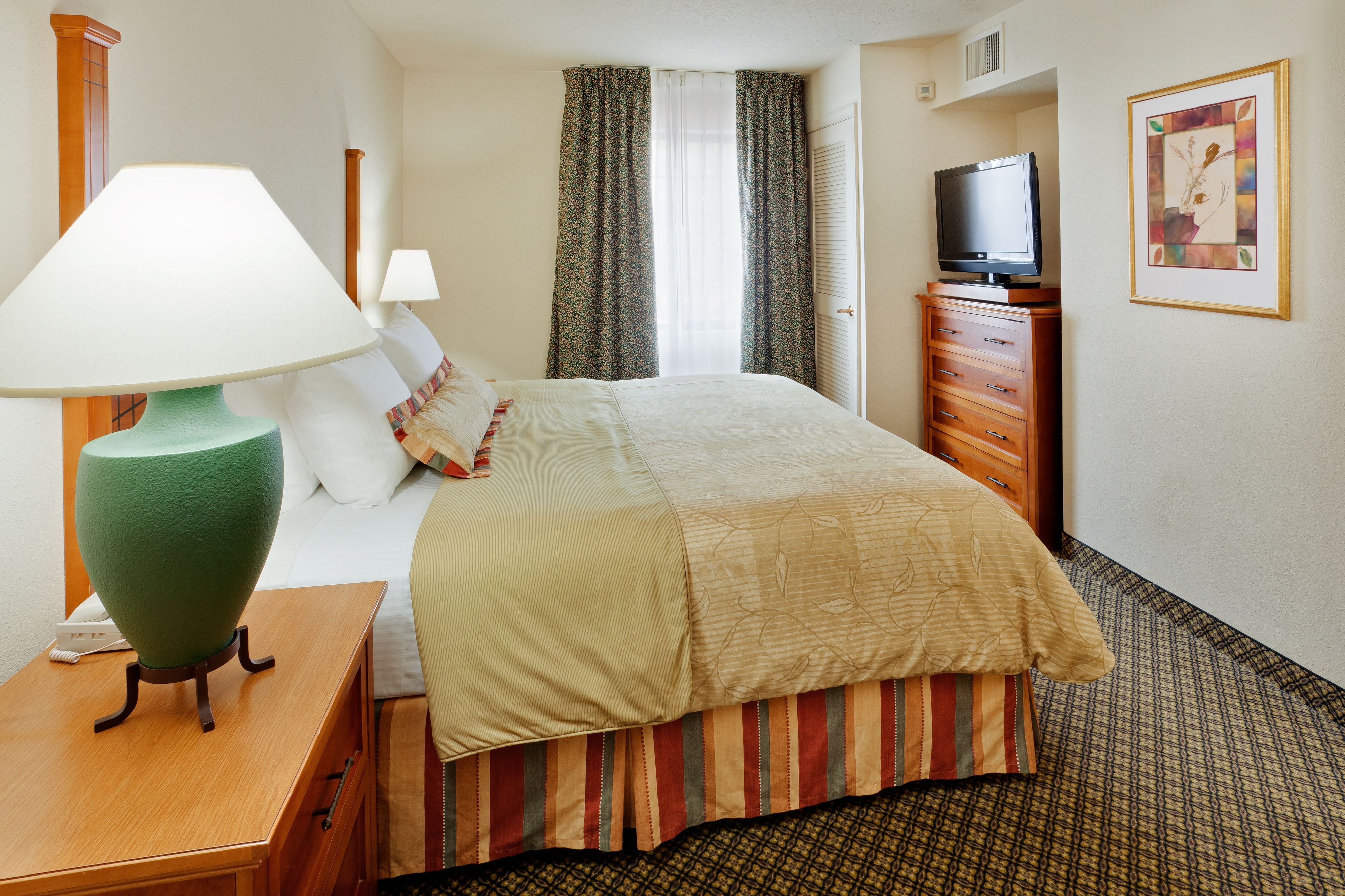 Pet Friendly Staybridge Suites Allentown Bethlehem Airport in Allentown, Pennsylvania