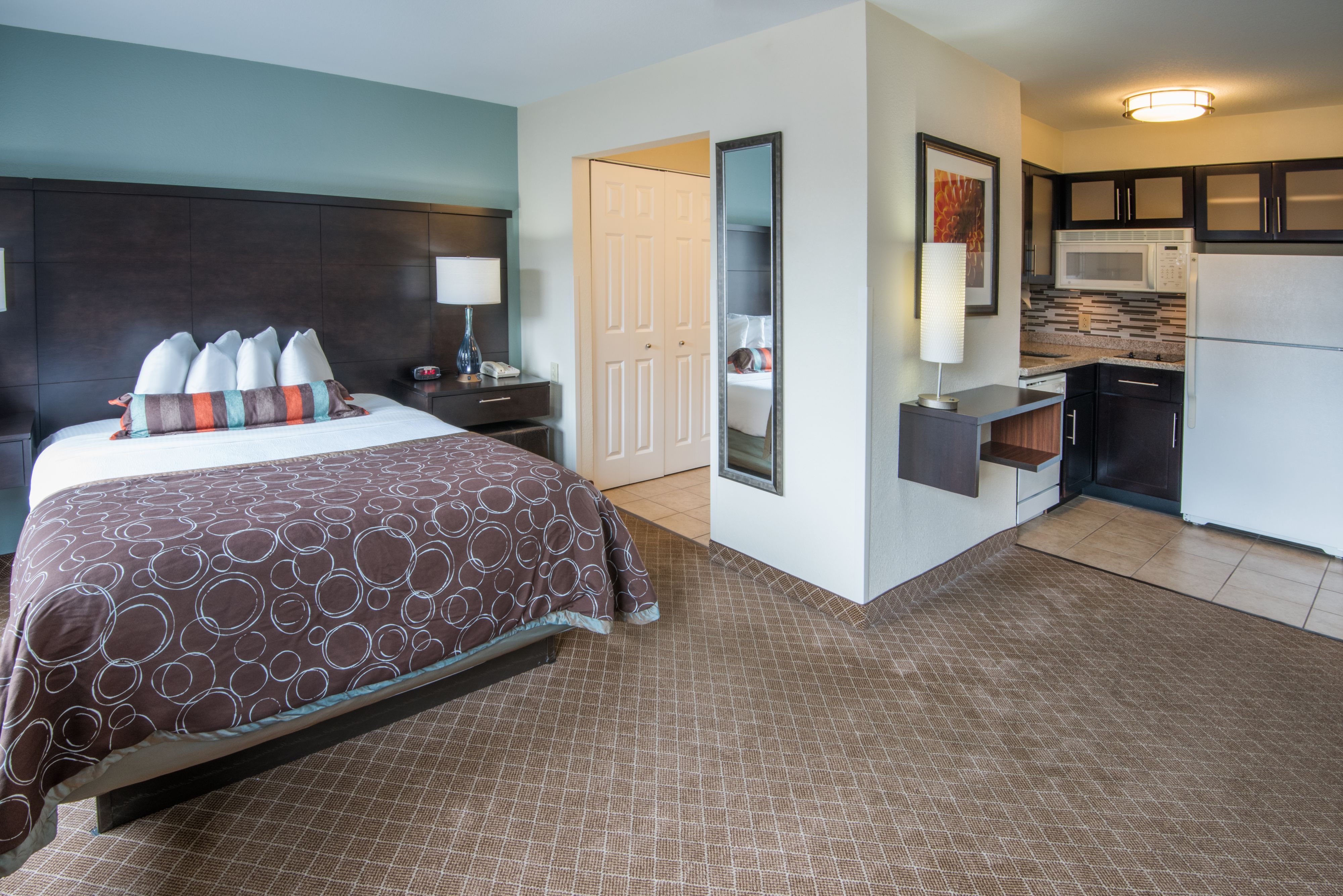 Pet Friendly Staybridge Suites Columbus-Airport in Columbus, Ohio