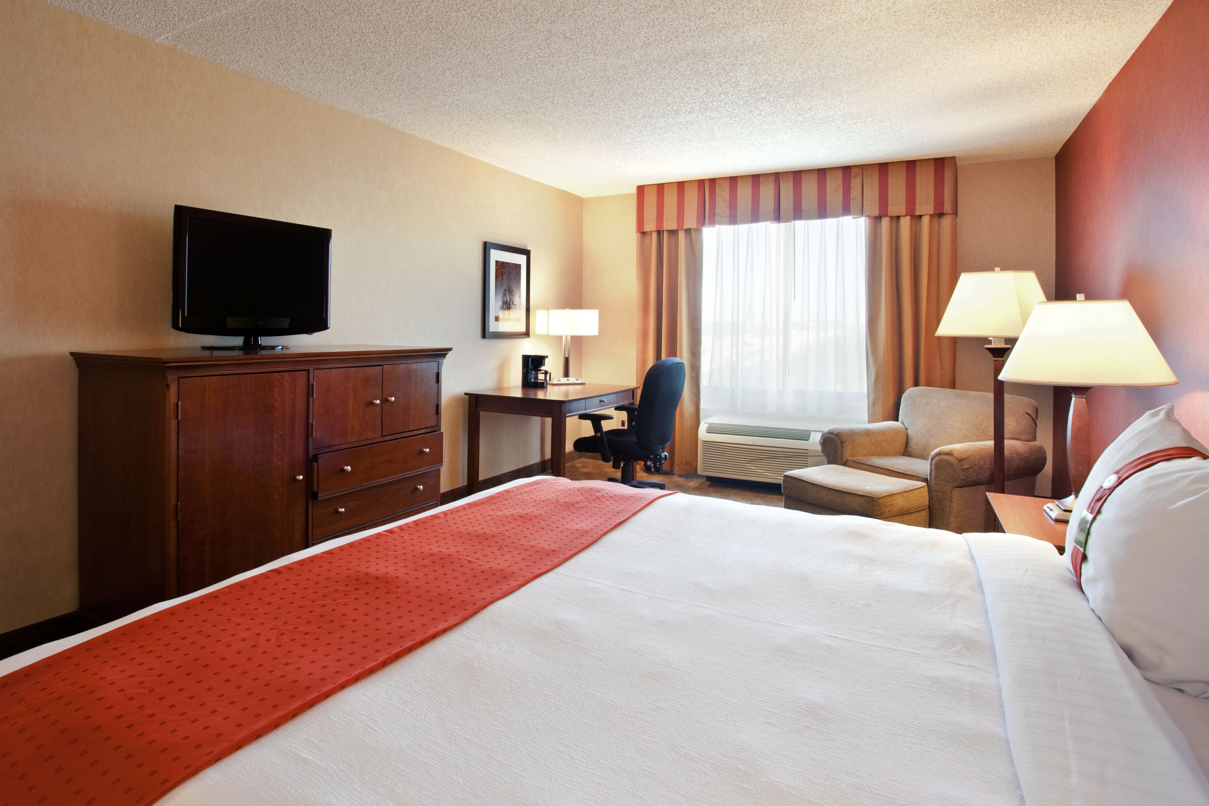 Pet Friendly Holiday Inn Grand Rapids Downtown in Grand Rapids, Michigan