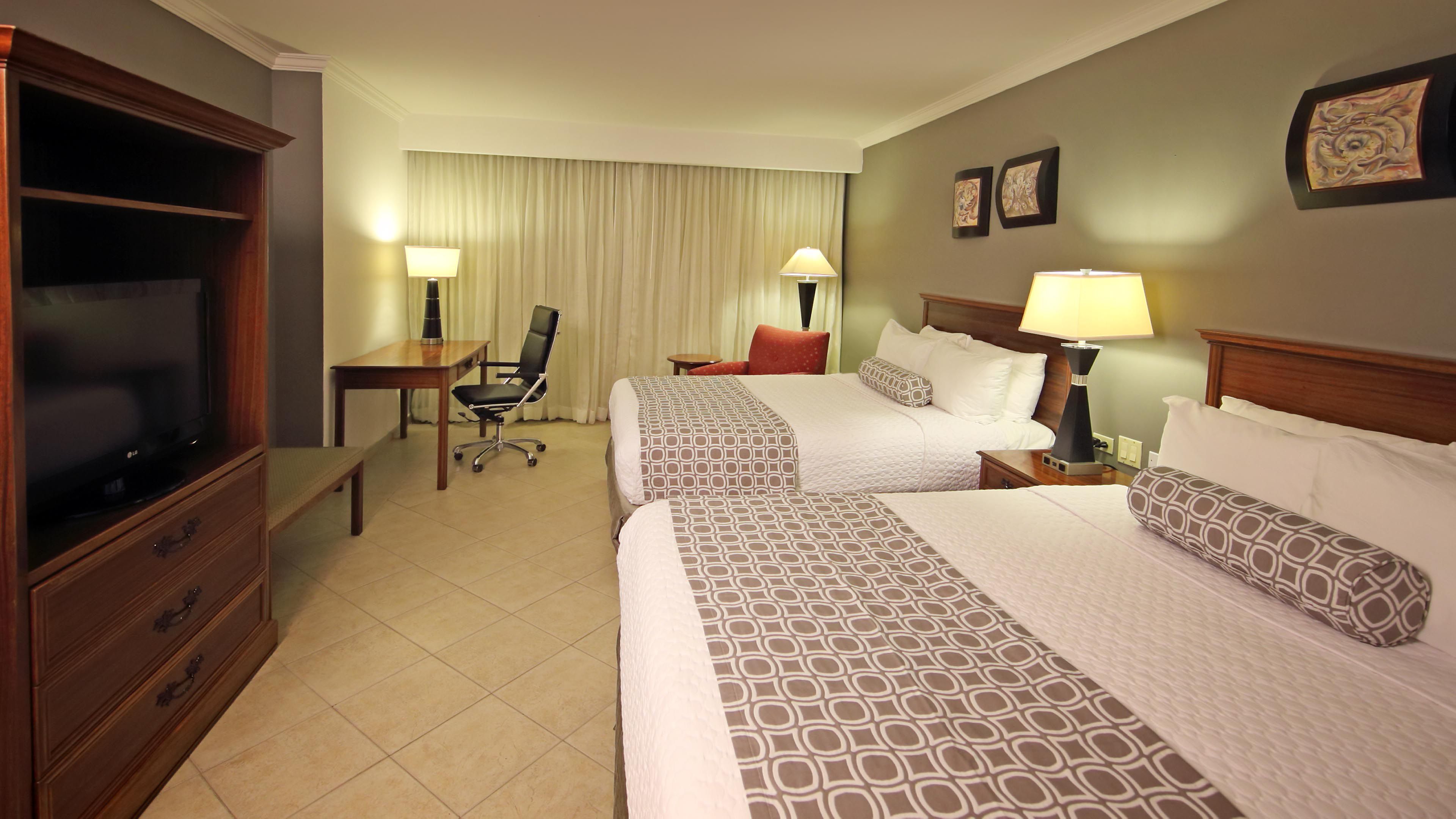 Pet Friendly Crowne Plaza Panama in Panama City, Virginia