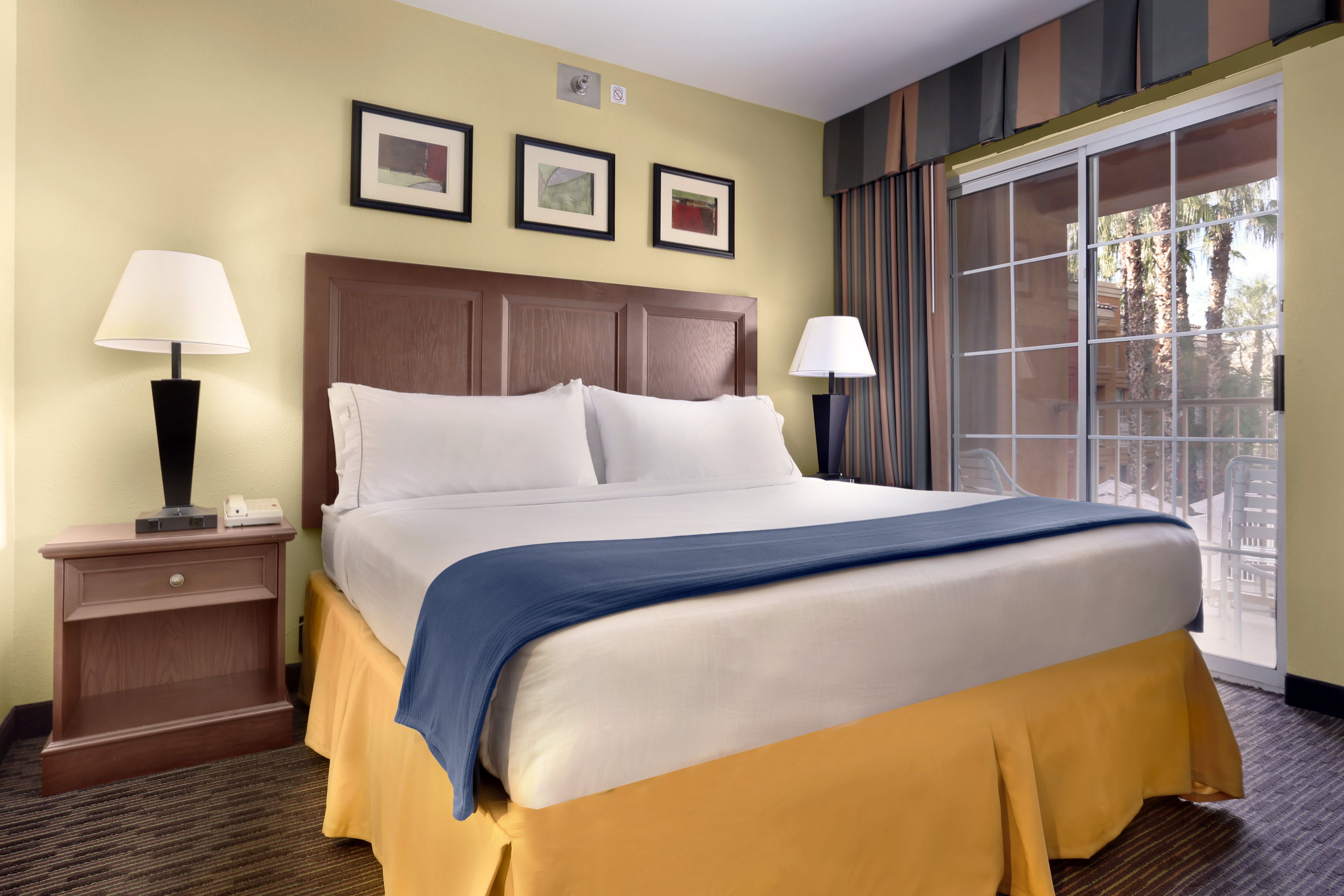 Pet Friendly Holiday Inn Express & Suites Scottsdale - Old Town in Scottsdale, Arizona