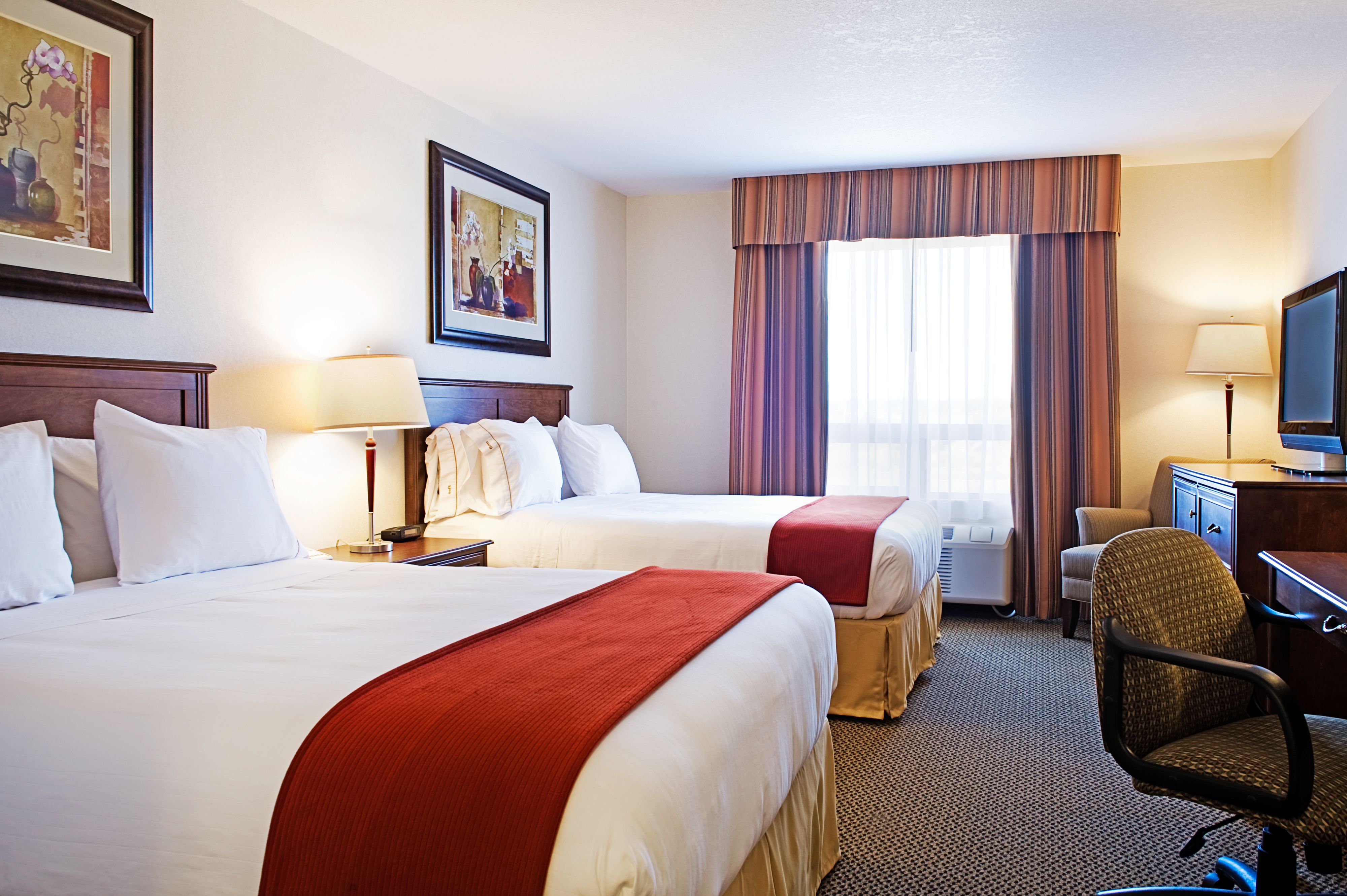 Pet Friendly Holiday Inn Express & Suites Drayton Valley in Drayton Valley, Alberta