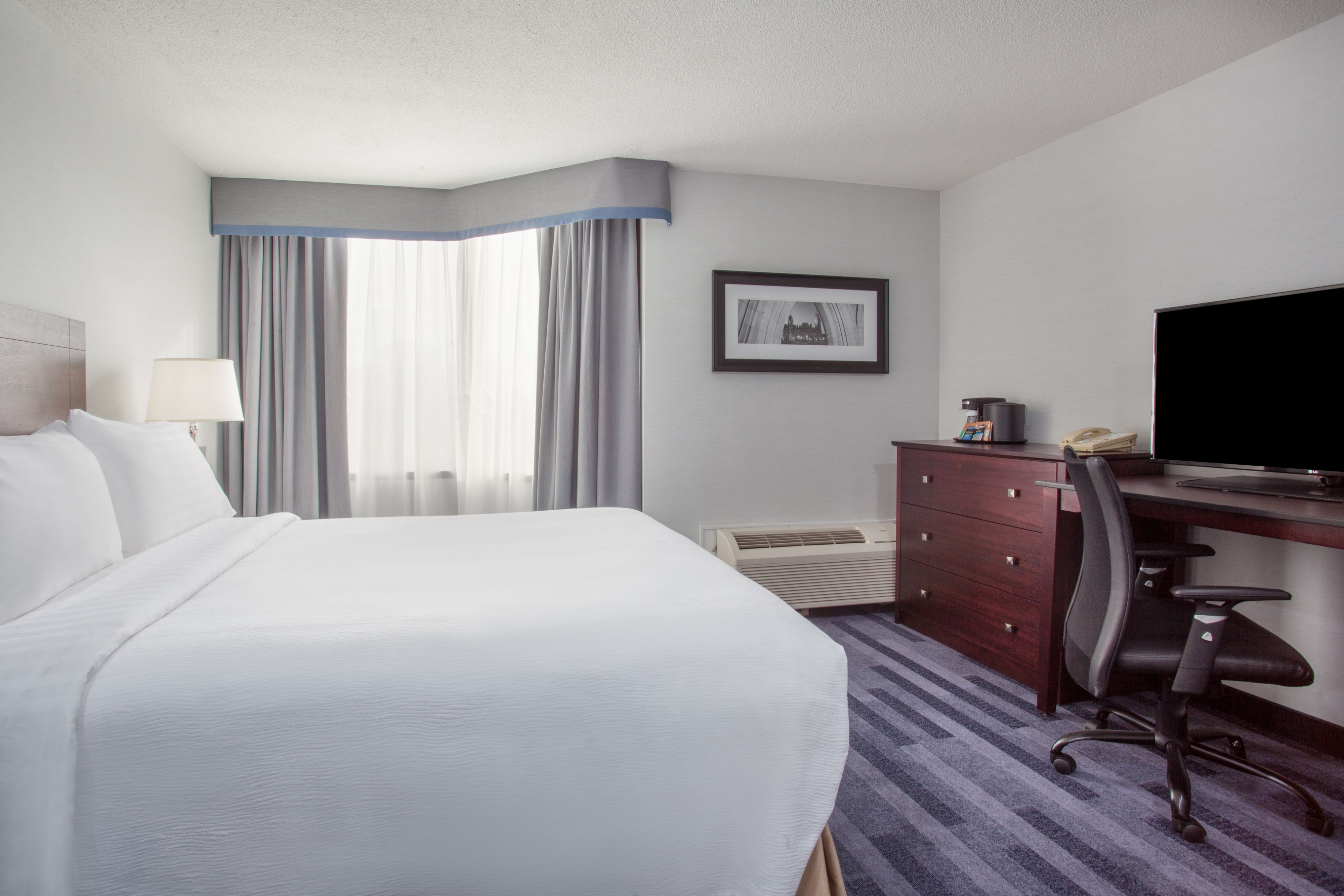 Pet Friendly Holiday Inn Ottawa East in Ottawa, Ontario