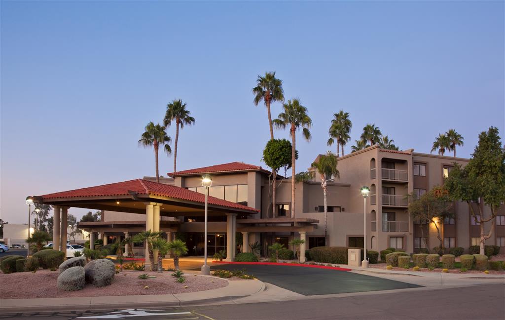 Pet Friendly Best Western Plus Scottsdale Thunderbird Suites in Scottsdale, Arizona