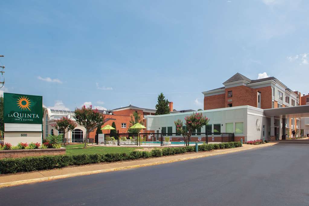 Pet Friendly La Quinta Inn & Suites Williamsburg Historic Area in Williamsburg, Virginia