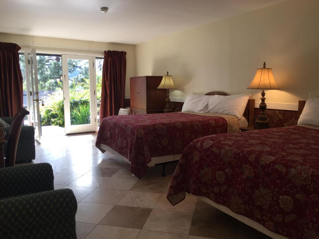 Pet Friendly Castle Creek Inn in Escondido, California