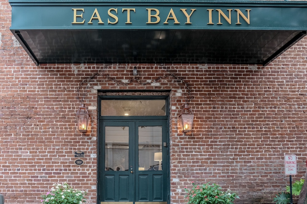 Pet Friendly East Bay Inn - Historic Inns of Savannah in Savannah, Georgia