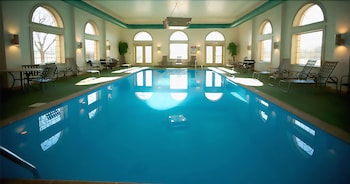 Pet Friendly The Chateau Hotel and Conference Center in Bloomington, Illinois