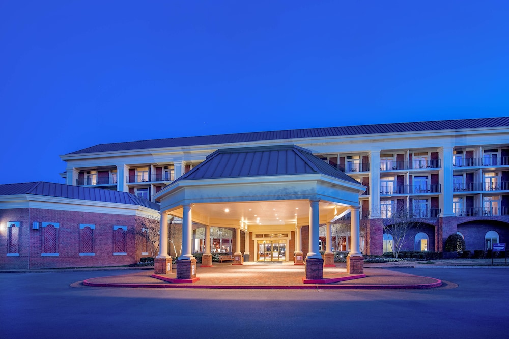 Pet Friendly Sheraton Music City Hotel in Nashville, Tennessee