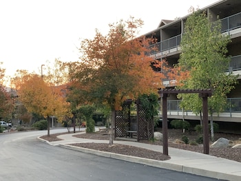 Pet Friendly Yosemite View Lodge in El Portal, California