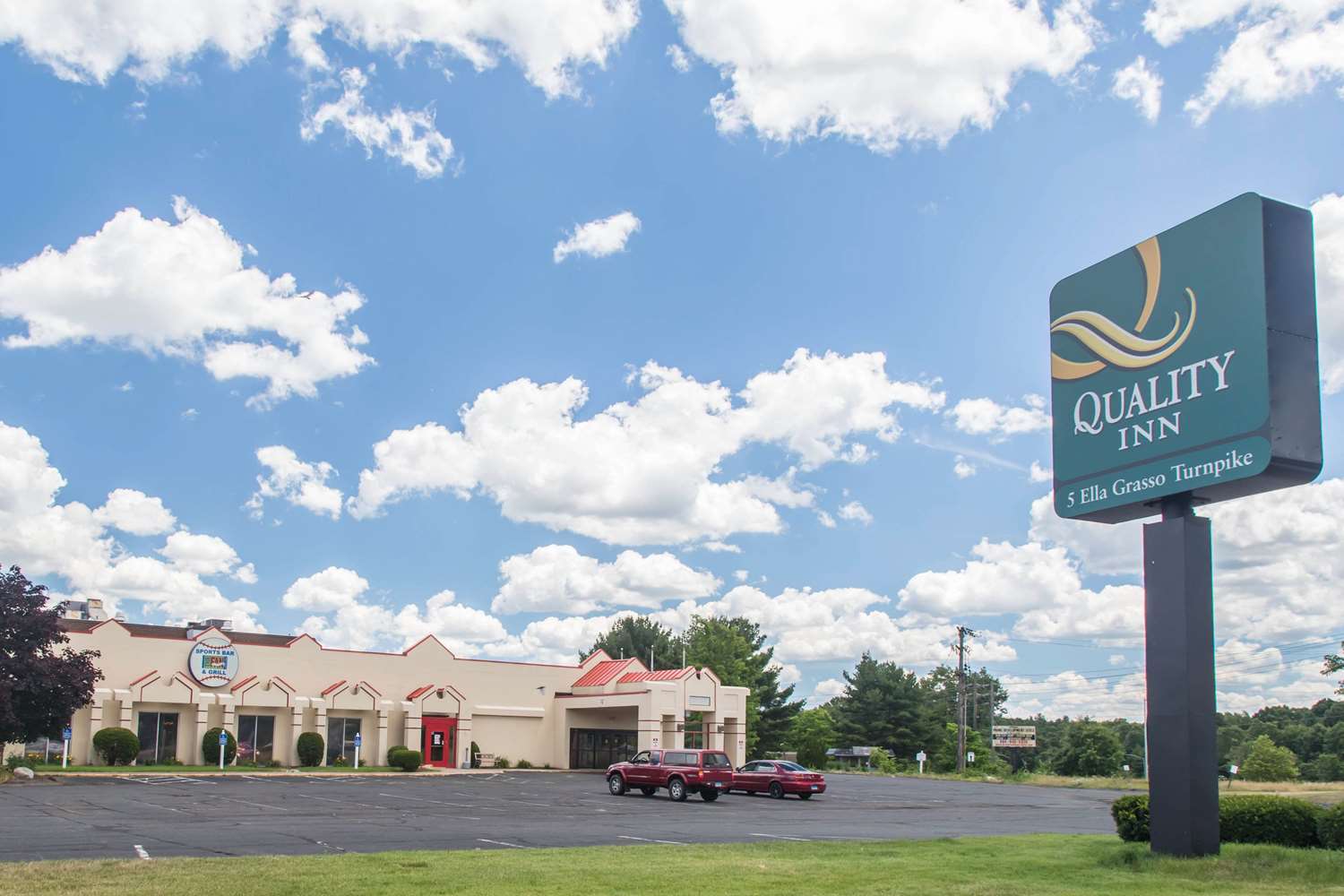 Pet Friendly Quality Inn in Windsor Locks, Connecticut