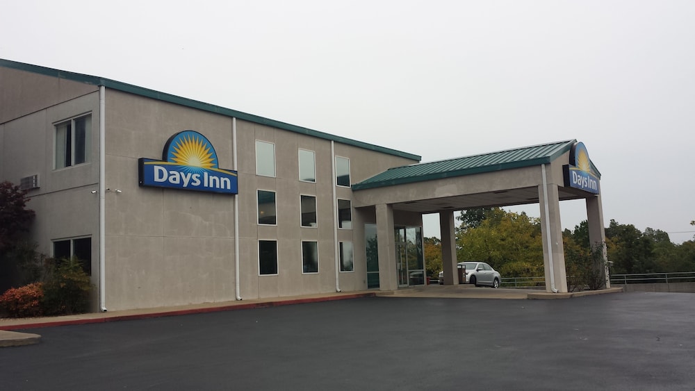 Pet Friendly Days Inn Harrison in Harrison, Arkansas