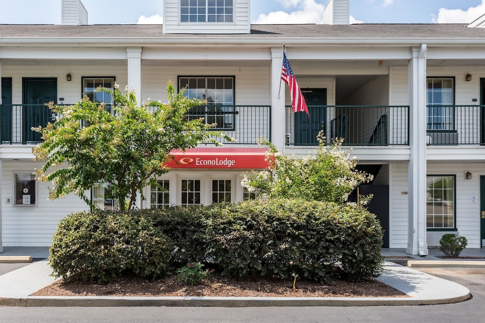 Pet Friendly Econo Lodge in Tupelo, Mississippi