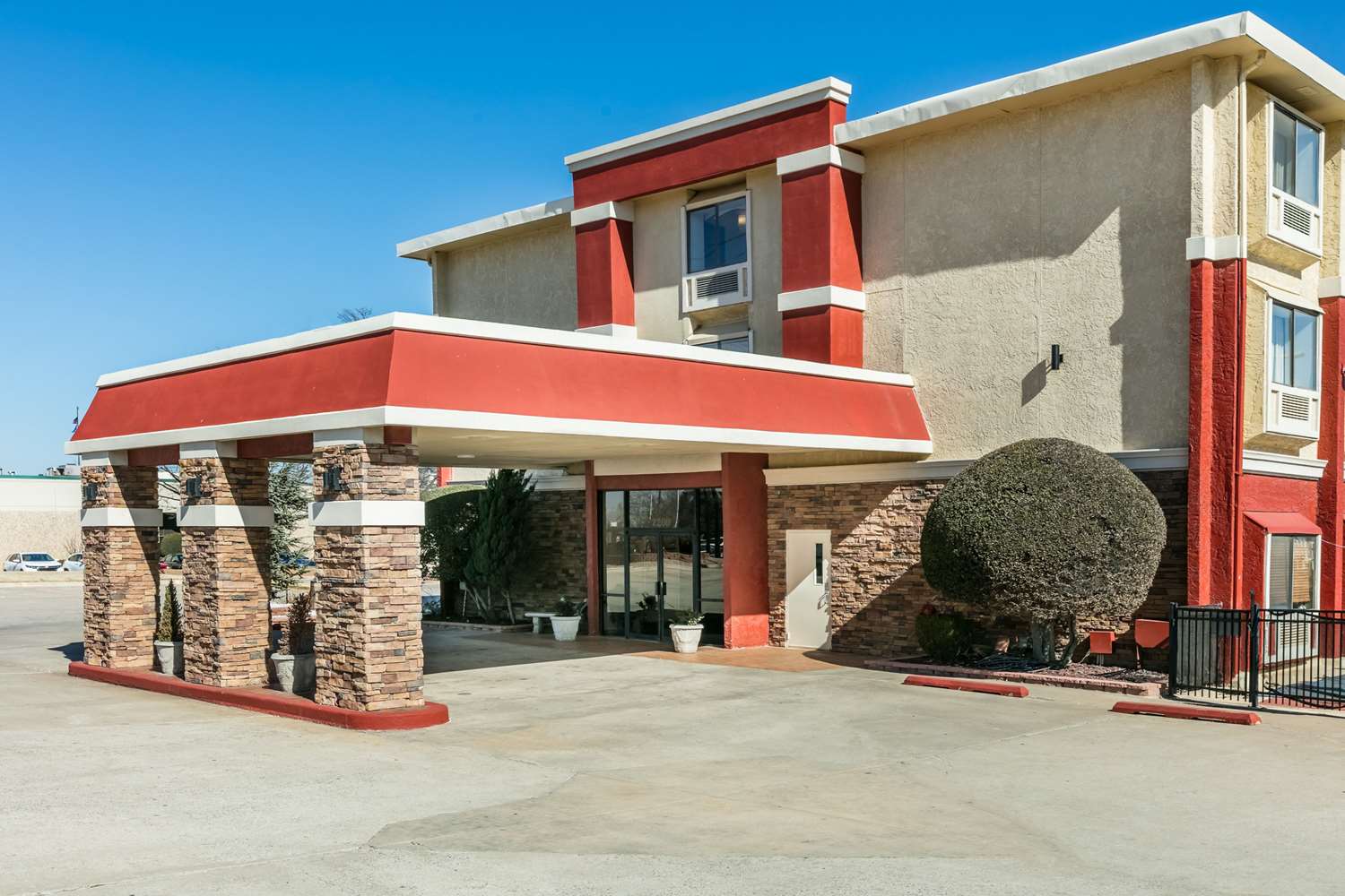 Pet Friendly Ramada Ltd Airport North in Oklahoma City, Oklahoma