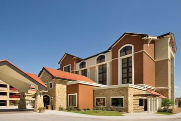 Pet Friendly Drury Inn And Suites San Antonio Airport in San Antonio, Texas