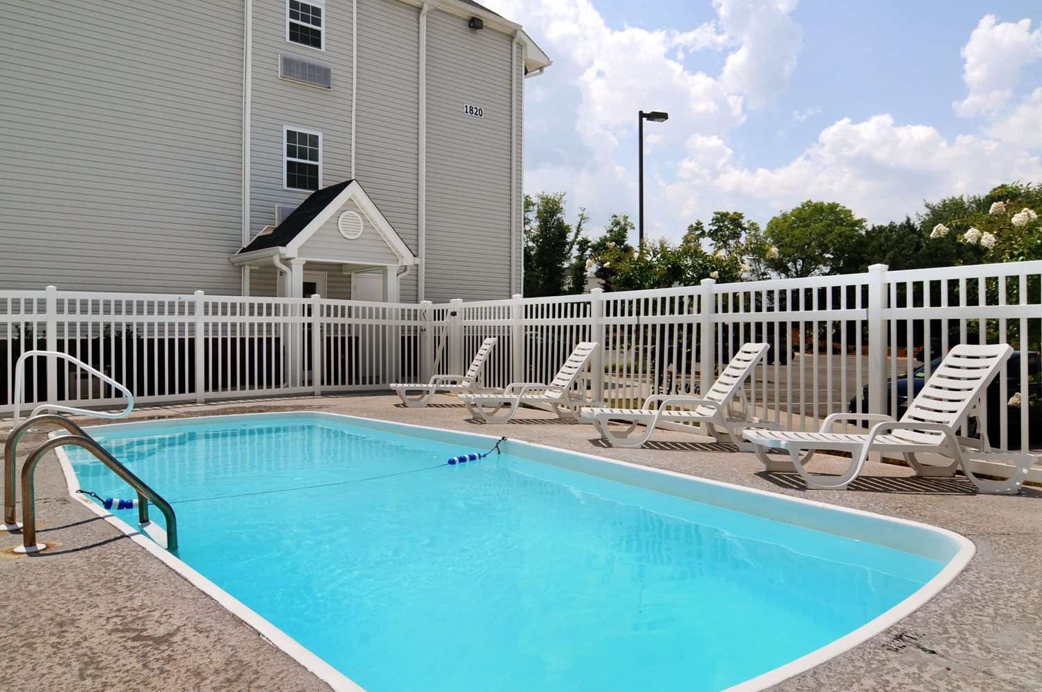 Pet Friendly Microtel Inn And Suites Huntsville in Huntsville, Alabama