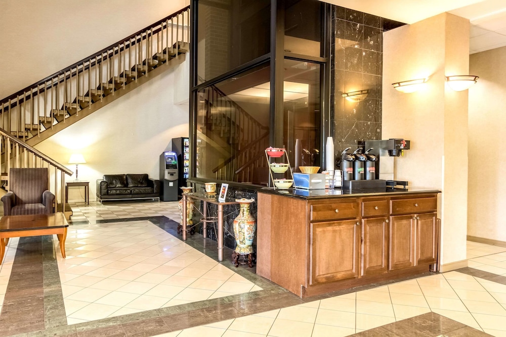 Pet Friendly Clarion Hotel Central in Richmond, Virginia