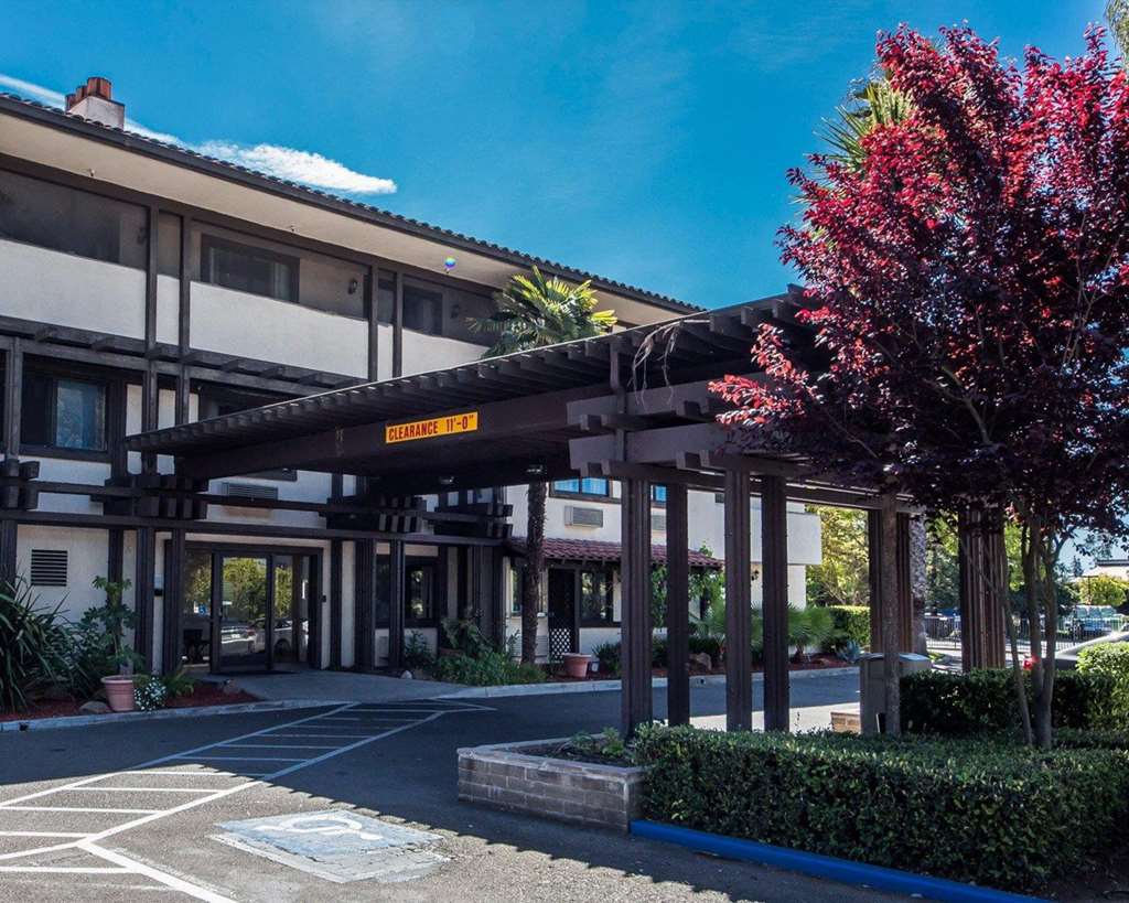 Pet Friendly Holiday Inn Express Santa Rosa North, an IHG Hotel in Santa Rosa, California