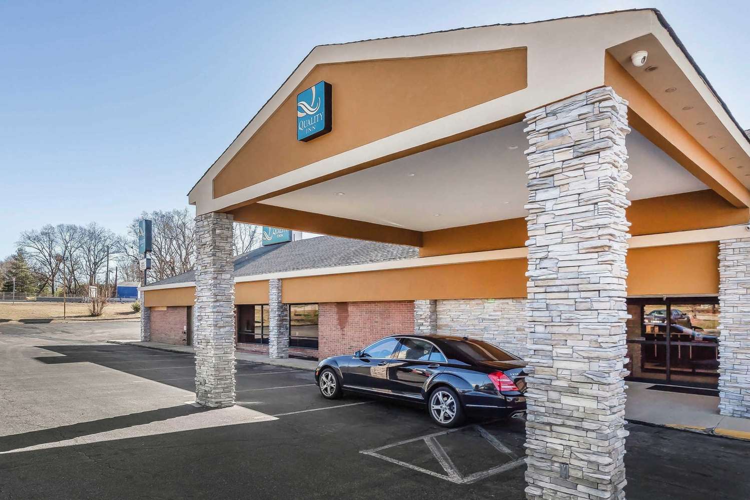 Pet Friendly Comfort Inn & Suites in South Hill, Virginia