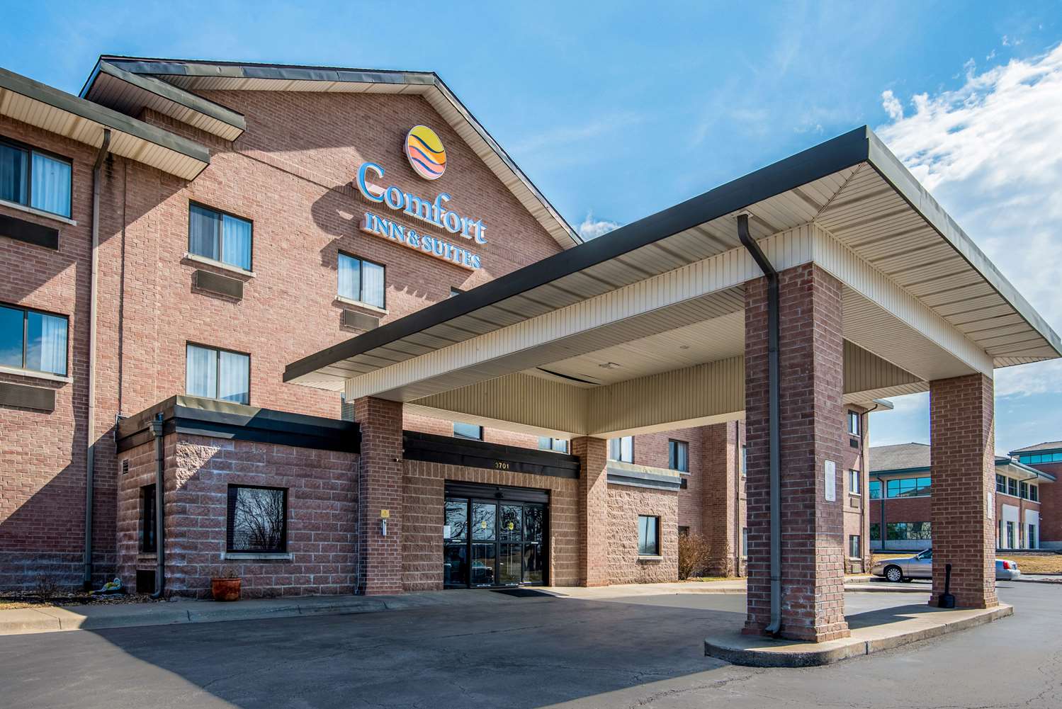 Pet Friendly Comfort Inn & Suites Lees Summit -Kansas City in Lees Summit, Missouri